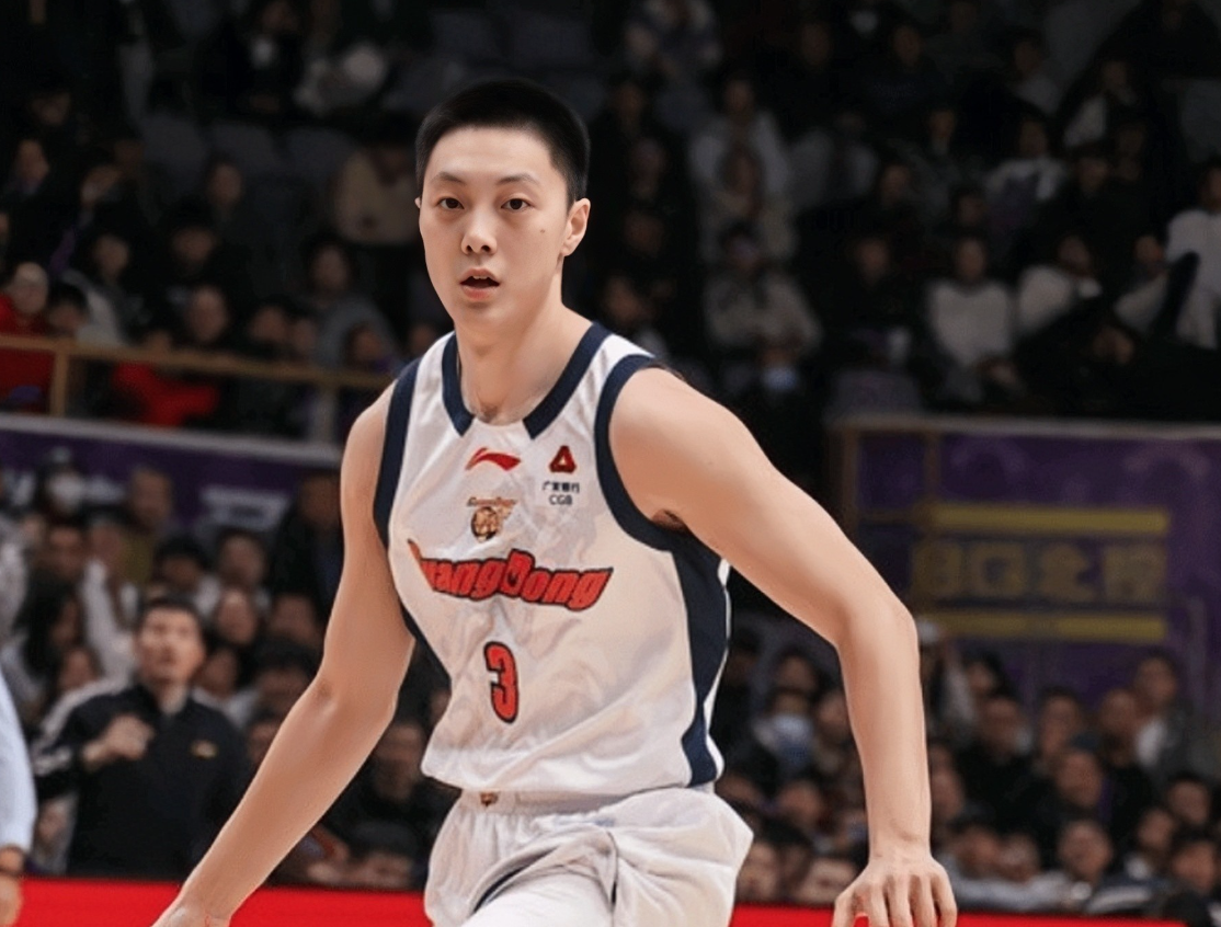 痛失好局,瑞士主帅雅金在球队被卡塔尔绝平后怒摔水瓶
