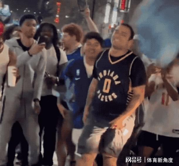 库里关键球能力遭质疑？球迷：都是映像流偏见