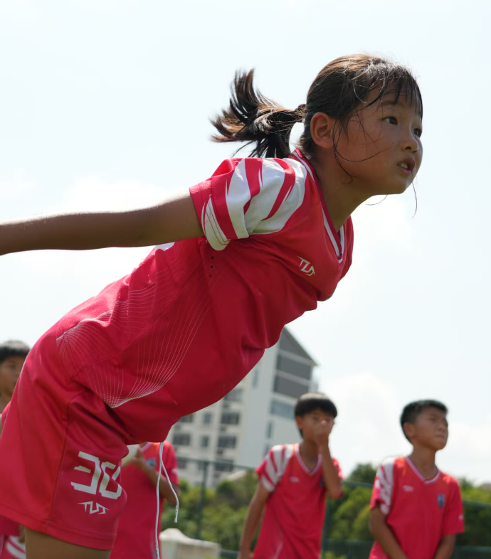 唐斯夸赞文班 尼克斯夺53年首冠