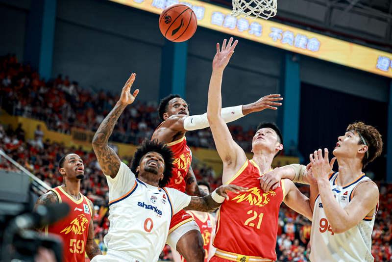 53年后,纽约尼克斯队再夺NBA总冠军!球迷沸腾了
