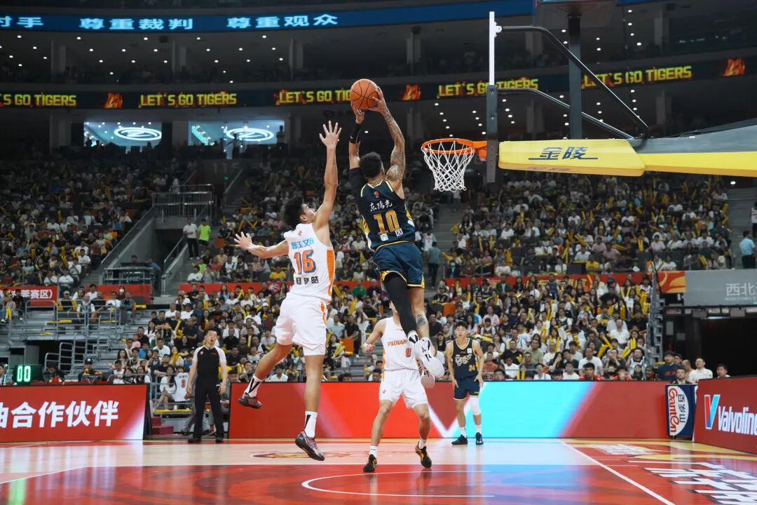 NBA总决赛尼克斯4:1战胜马刺